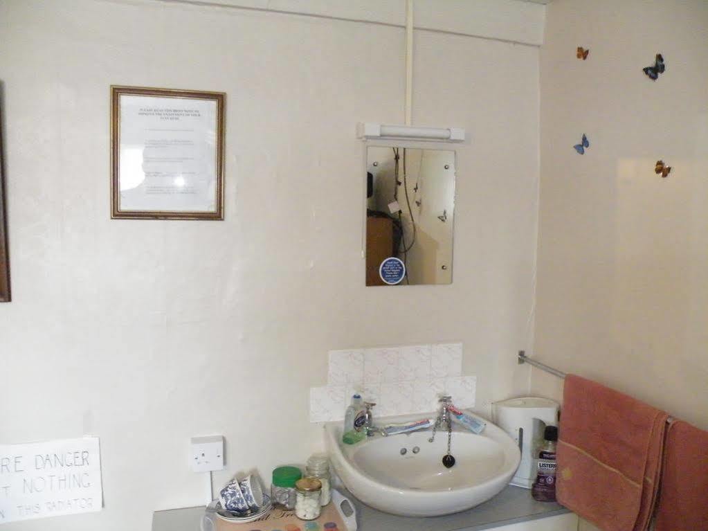 White Cottage Тентърдън Екстериор снимка